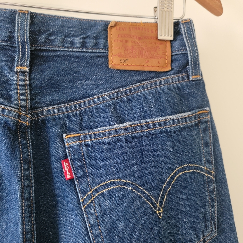 Levi's Blue Distressed Cropped Ankle Jeans - Picture 4 of 5